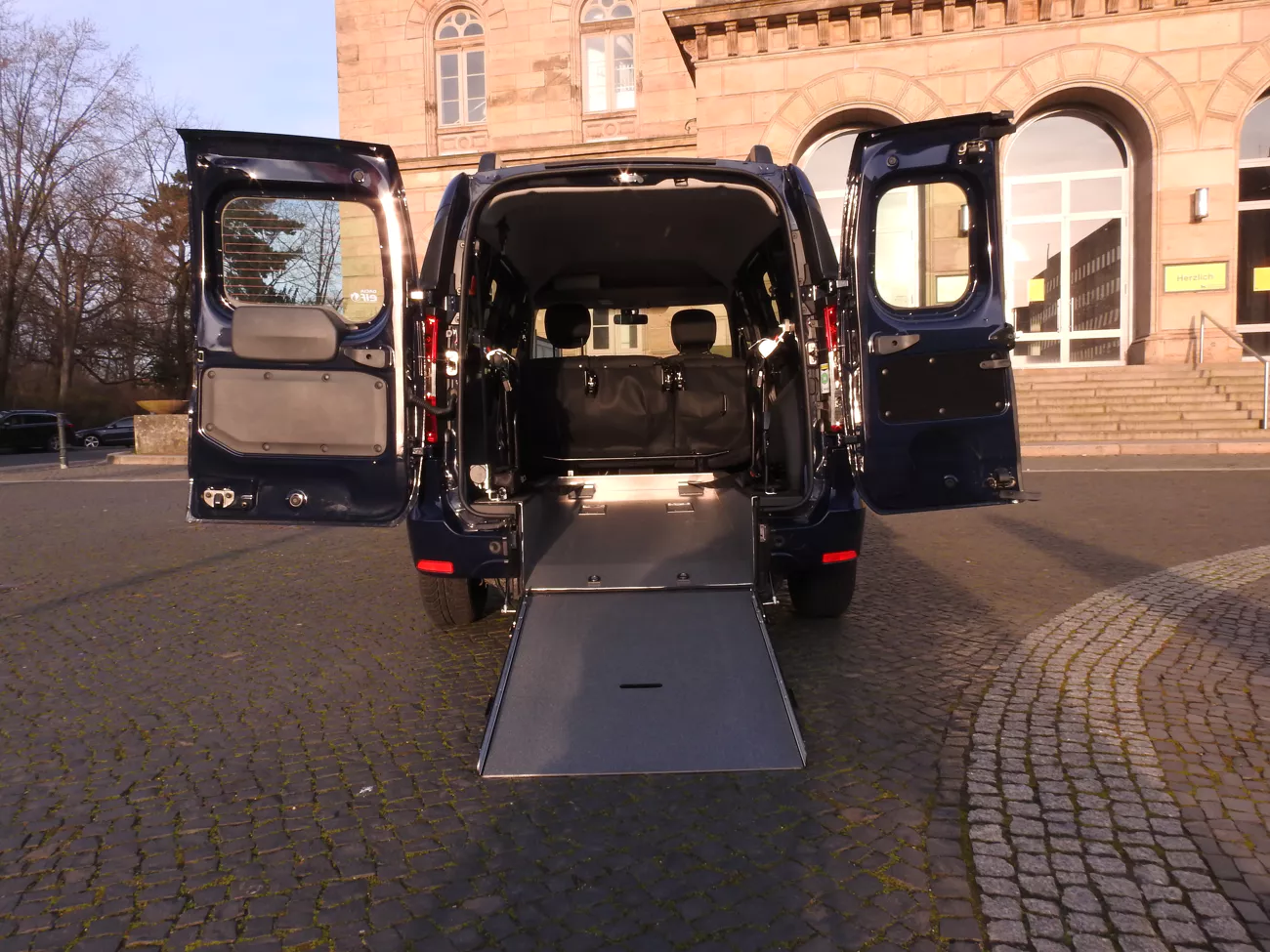 umgebauters Fahrzeug